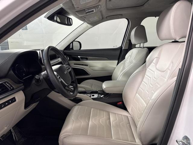 Photo of 2022 Glacial White Pearl Kia Telluride