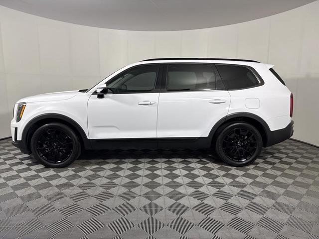 Photo of 2022 Glacial White Pearl Kia Telluride