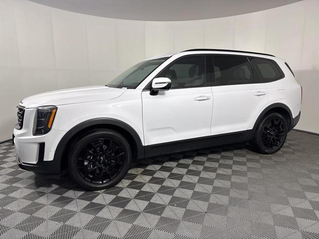 Photo of 2022 Glacial White Pearl Kia Telluride
