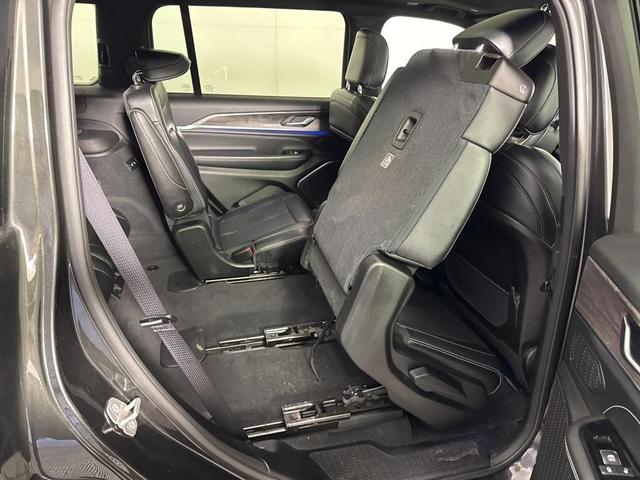 Photo of 2023 Rocky Mountain Pearlcoat Jeep Grand Cherokee L