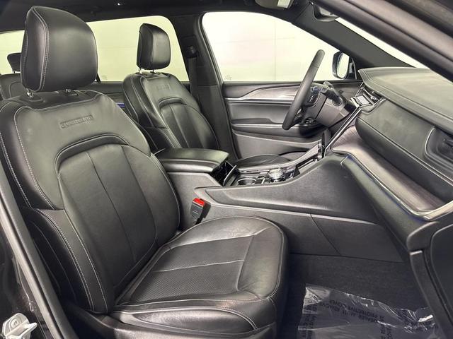 Photo of 2023 Rocky Mountain Pearlcoat Jeep Grand Cherokee L
