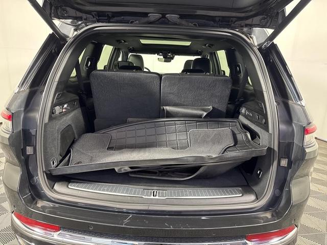 Photo of 2023 Rocky Mountain Pearlcoat Jeep Grand Cherokee L