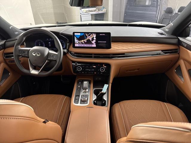 Photo of 2025 Mjst Whte INFINITI QX60
