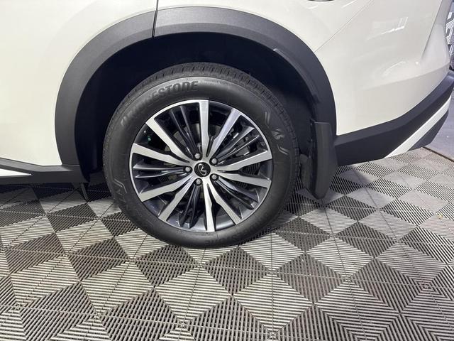 Photo of 2025 Mjst Whte INFINITI QX60