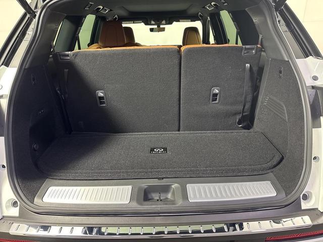 Photo of 2025 Mjst Whte INFINITI QX60