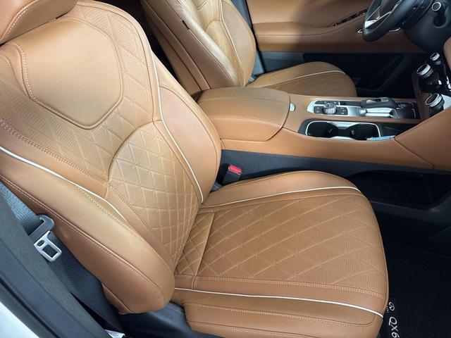 Photo of 2025 Mjst Whte INFINITI QX60