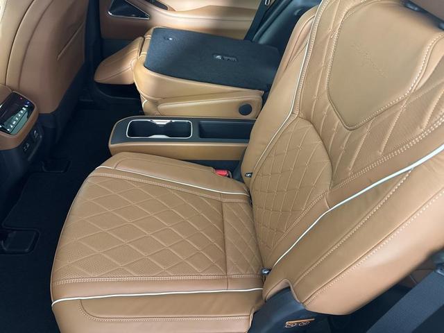 Photo of 2025 Mjst Whte INFINITI QX60