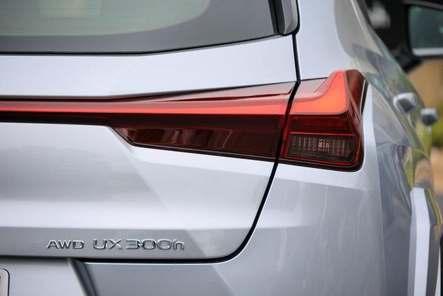 Photo of 2025 Iridium Lexus UX 300h