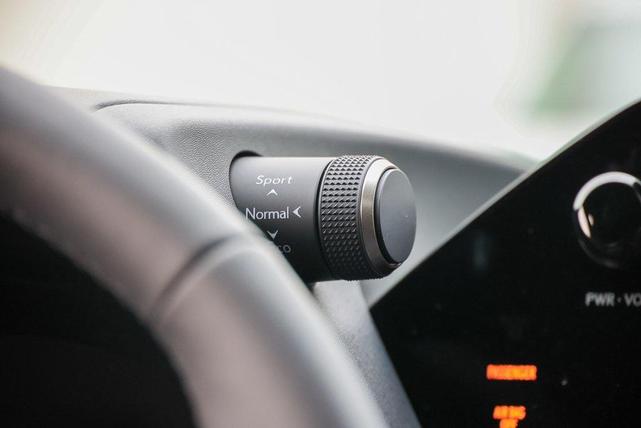 Photo of 2025 Iridium Lexus UX 300h