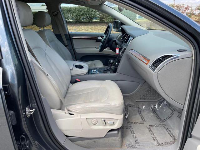 Photo of 2015 Gray Audi Q7