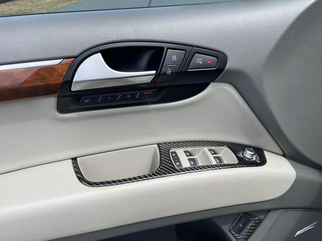 Photo of 2015 Gray Audi Q7