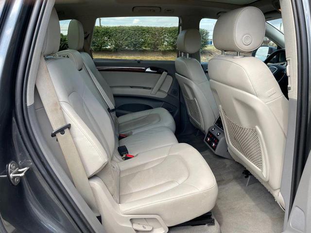 Photo of 2015 Gray Audi Q7