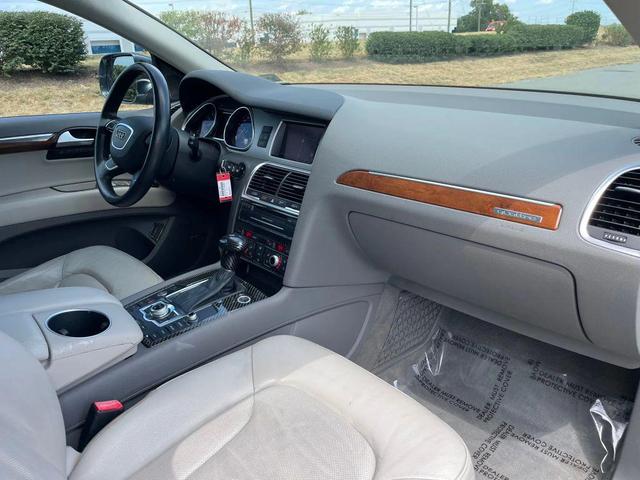 Photo of 2015 Gray Audi Q7