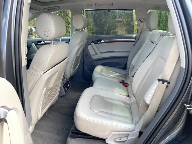 Photo of 2015 Gray Audi Q7