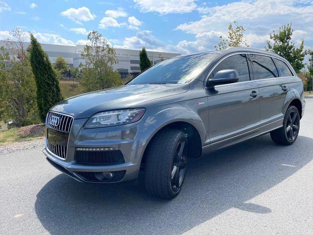 Photo of 2015 Gray Audi Q7