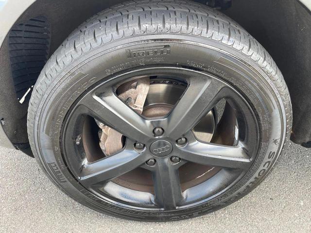 Photo of 2015 Gray Audi Q7