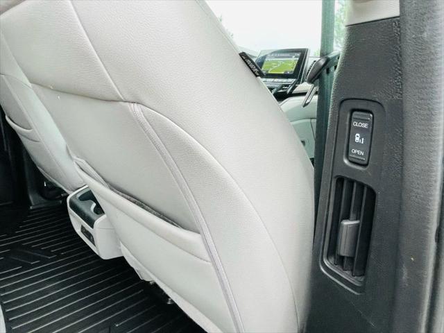 Photo of 2018 Crystal Black Pearl Honda Odyssey