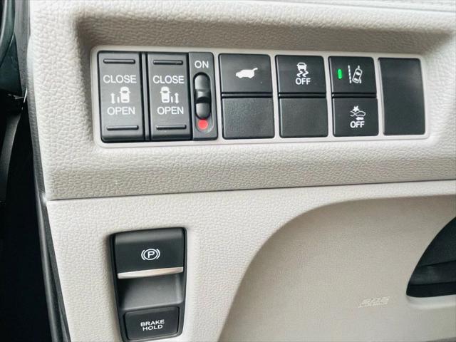 Photo of 2018 Crystal Black Pearl Honda Odyssey