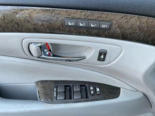 Photo of 2008 Mercury Metallic Lexus LS 460