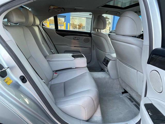 Photo of 2008 Mercury Metallic Lexus LS 460