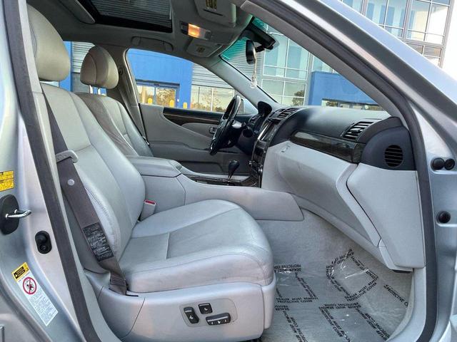 Photo of 2008 Mercury Metallic Lexus LS 460