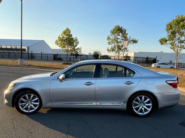 Photo of 2008 Mercury Metallic Lexus LS 460