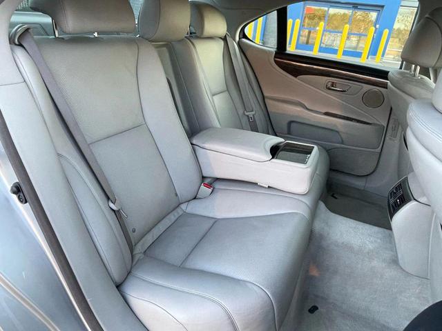 Photo of 2008 Mercury Metallic Lexus LS 460
