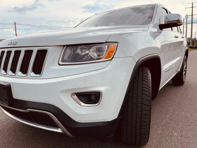 Photo of 2015 Bright White Clearcoat Jeep Grand Cherokee