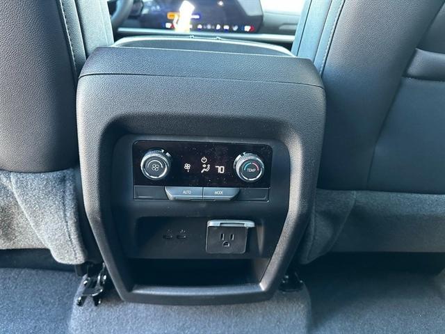 Photo of 2025 Sterling Gray Metallic Chevrolet Traverse