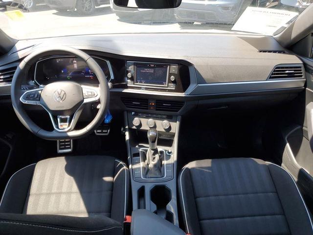 Photo of 2024 Pure White Volkswagen Jetta