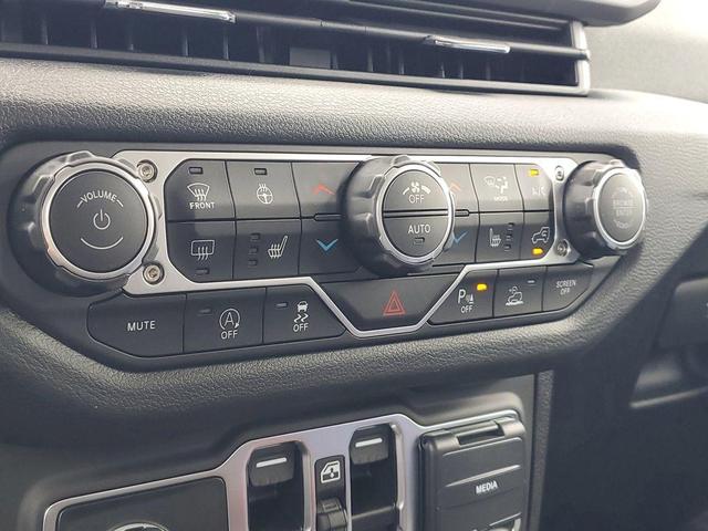 Photo of 2025 Black Clearcoat Jeep Gladiator