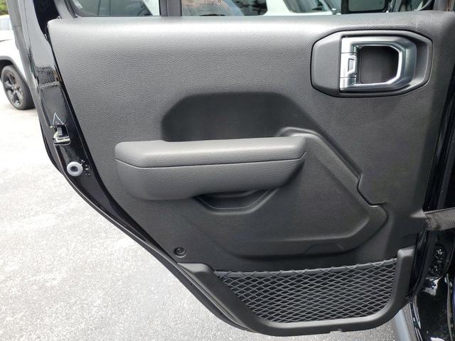 Photo of 2025 Black Clearcoat Jeep Gladiator