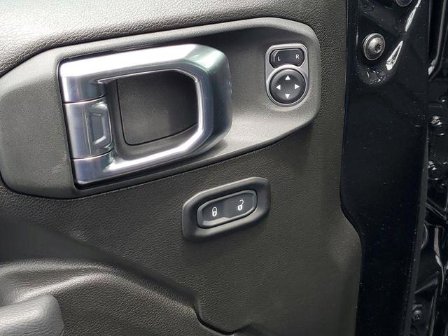 Photo of 2025 Black Clearcoat Jeep Gladiator