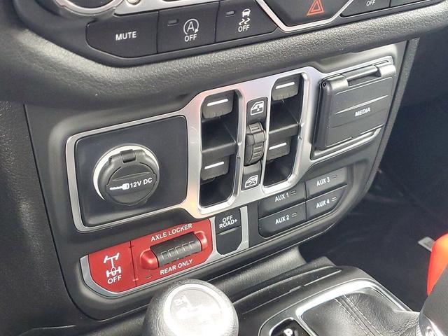 Photo of 2025 Black Clearcoat Jeep Gladiator