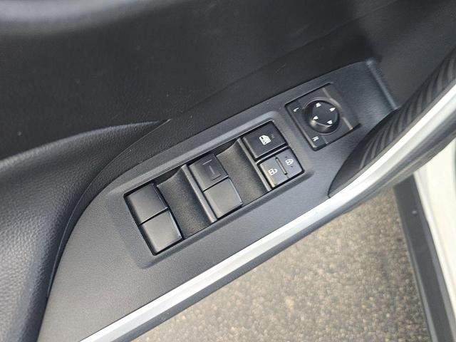 Photo of 2022 White Toyota RAV4