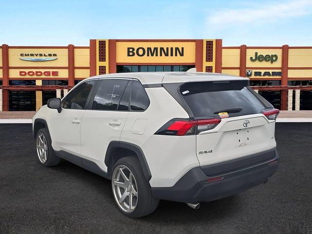 Photo of 2022 White Toyota RAV4