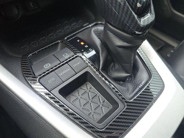 Photo of 2022 White Toyota RAV4