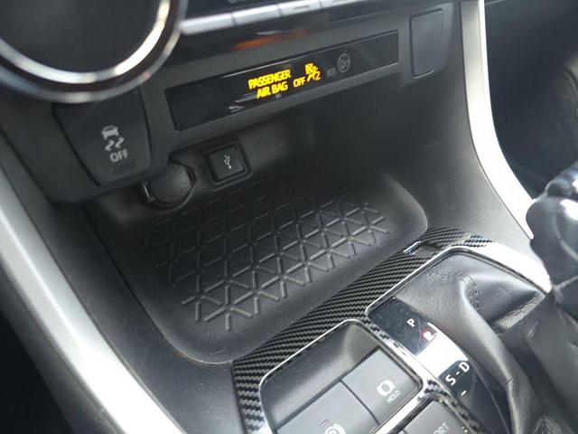 Photo of 2022 White Toyota RAV4