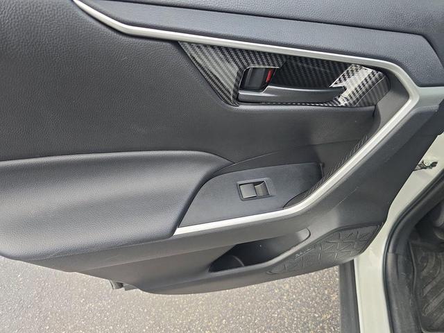 Photo of 2022 White Toyota RAV4