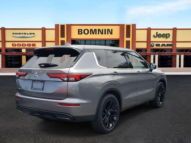 Photo of 2022 Gray Mitsubishi Outlander