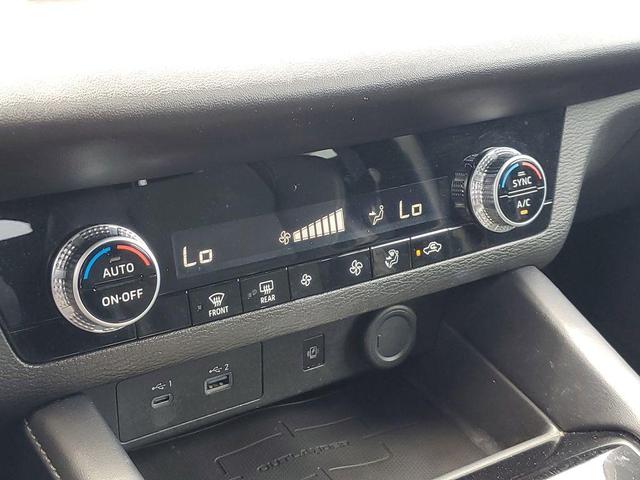 Photo of 2022 Gray Mitsubishi Outlander
