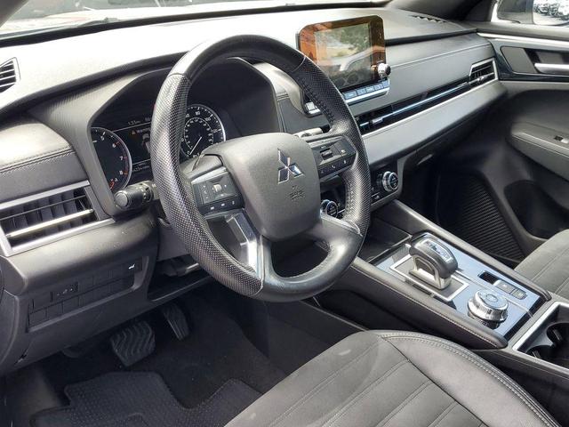 Photo of 2022 Gray Mitsubishi Outlander