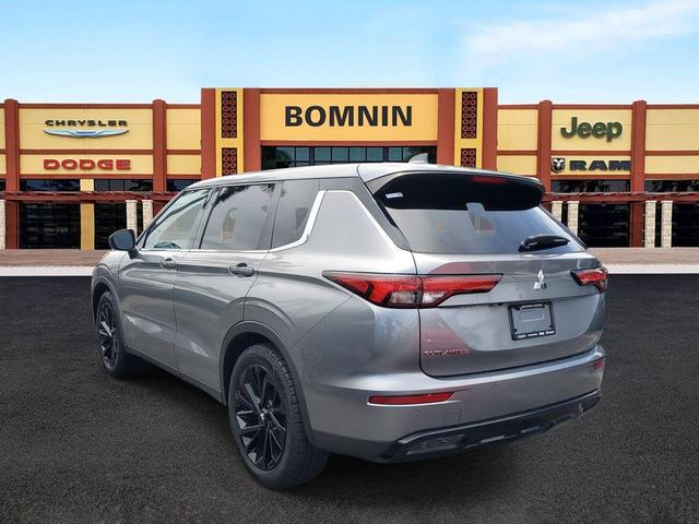 Photo of 2022 Gray Mitsubishi Outlander