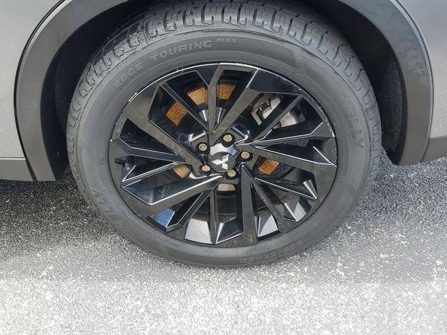 Photo of 2022 Gray Mitsubishi Outlander