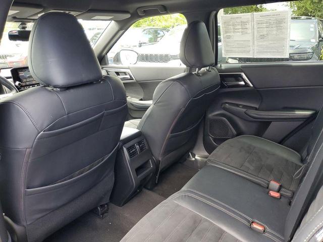 Photo of 2022 Gray Mitsubishi Outlander