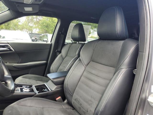 Photo of 2022 Gray Mitsubishi Outlander
