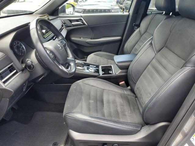 Photo of 2022 Gray Mitsubishi Outlander