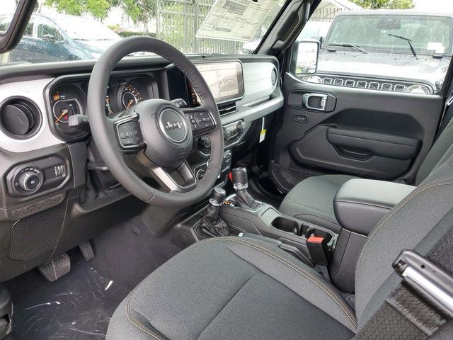 Photo of 2025 Black Clearcoat Jeep Wrangler