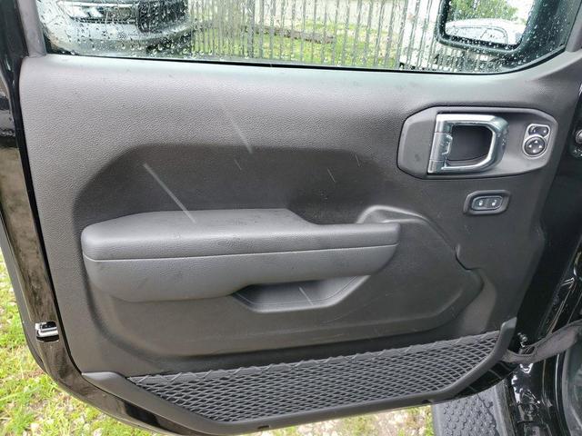 Photo of 2025 Black Clearcoat Jeep Wrangler