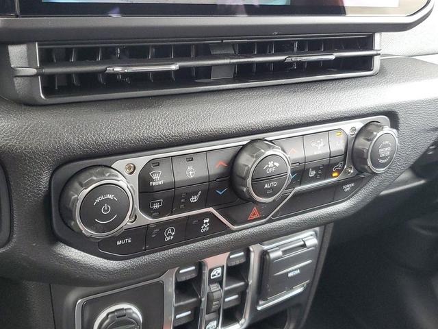 Photo of 2025 Black Clearcoat Jeep Wrangler